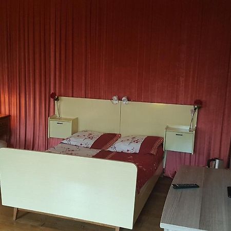 Bed and Breakfast Le Point Du Jour Revin  Екстер'єр фото